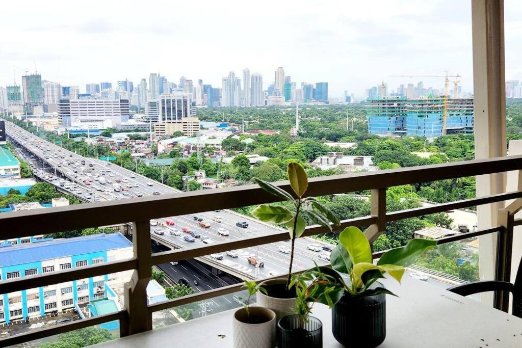 Casa Antonio At Fairway Terraces Family Penthouse 2Br Wi-Fi Nr Golf, Airport, Fort Bgc Манила Екстериор снимка